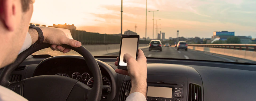10 Ways To Avoid Getting Distracted During Driving